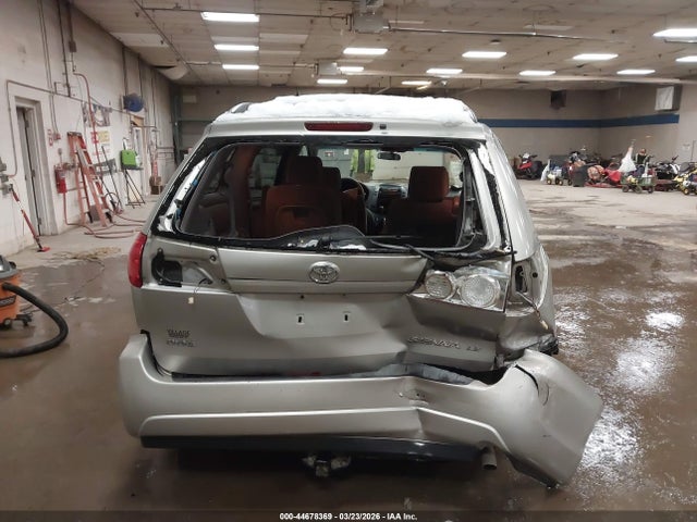 Toyota Sienna Le