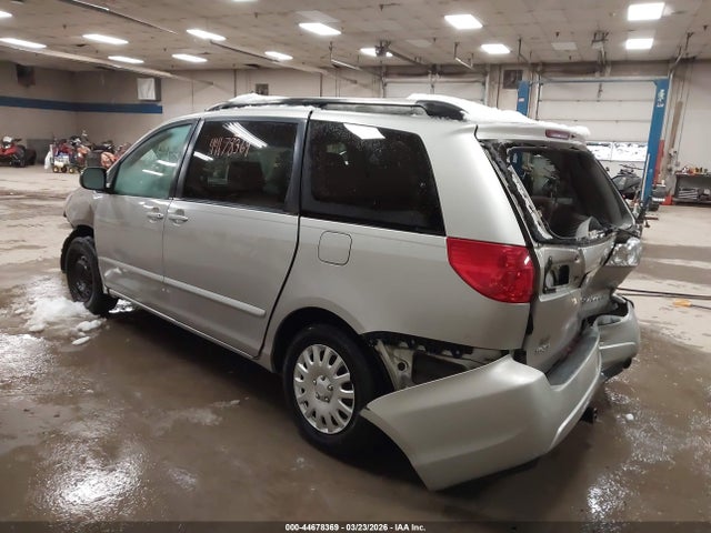 Toyota Sienna Le