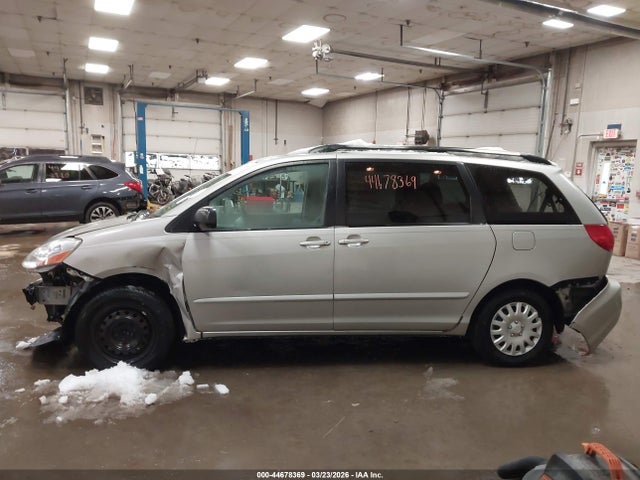 Toyota Sienna Le