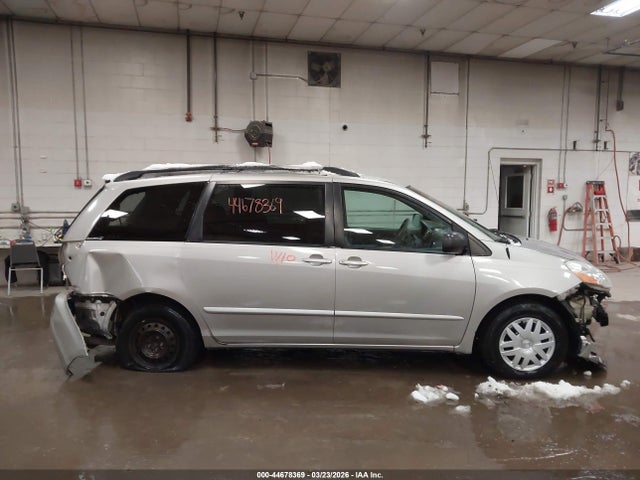 Toyota Sienna Le