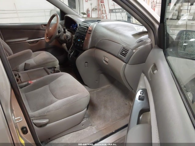 Toyota Sienna Le
