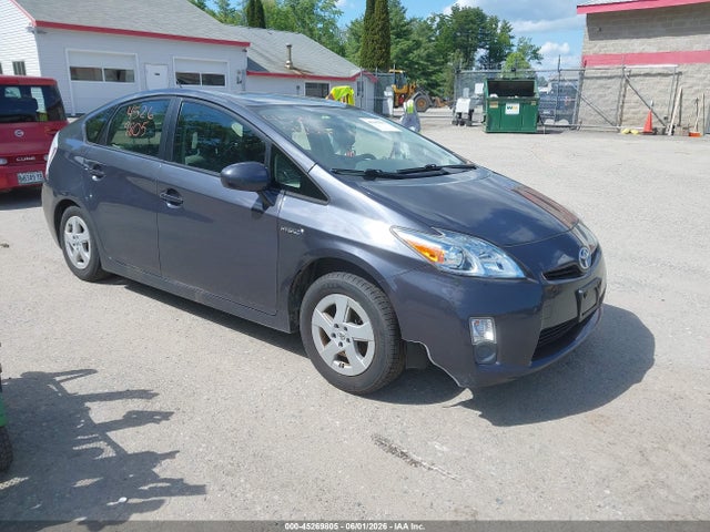 Salvage Toyota Prius Image