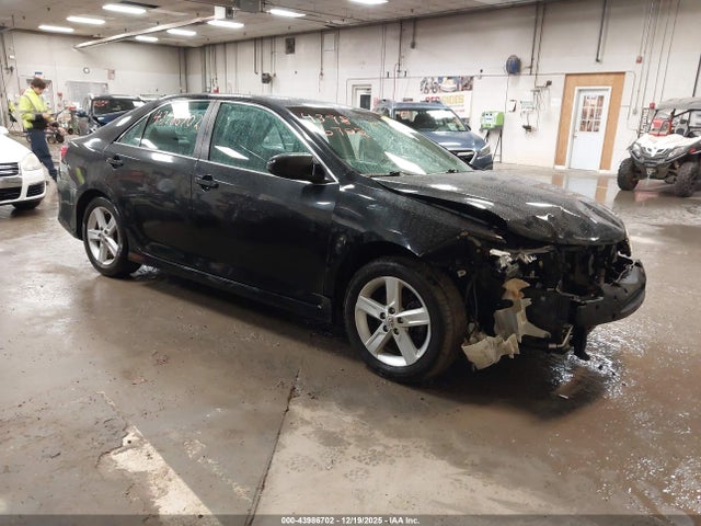 Salvage Toyota Camry Image