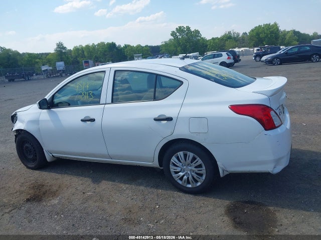 Nissan Versa 1.6 S+