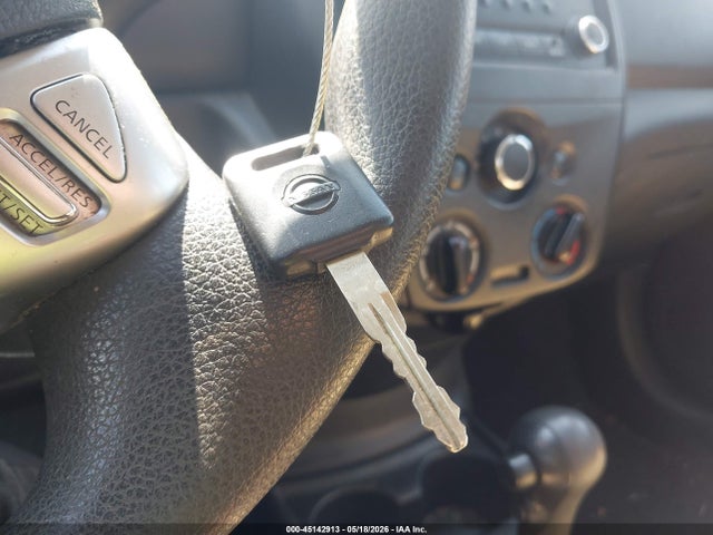 Nissan Versa 1.6 S+