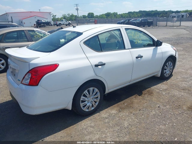 Nissan Versa 1.6 S+