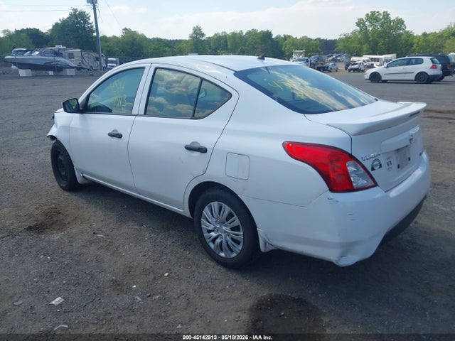 Nissan Versa 1.6 S+