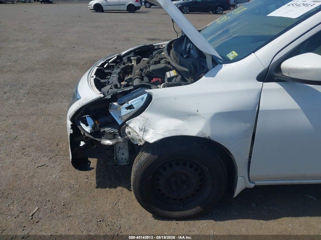 Nissan Versa 1.6 S+
