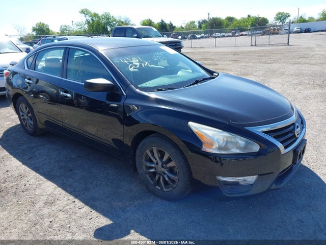 Salvage Nissan Altima Image