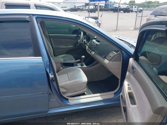 Toyota Camry Le V6