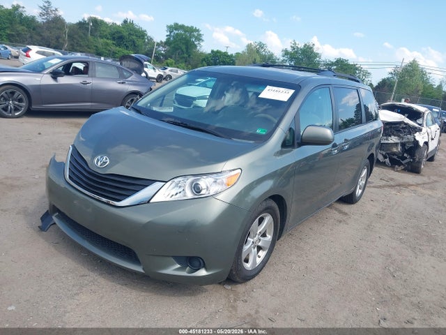 Toyota Sienna Le V6 8 Passenger