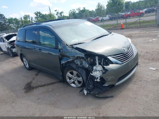 Salvage Toyota Sienna Image
