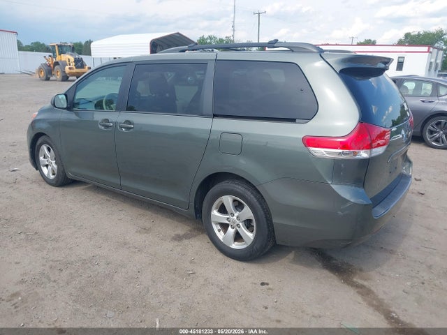 Toyota Sienna Le V6 8 Passenger