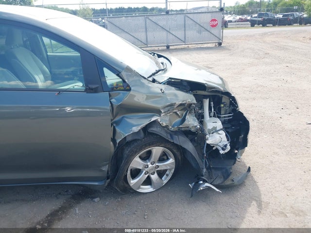 Toyota Sienna Le V6 8 Passenger