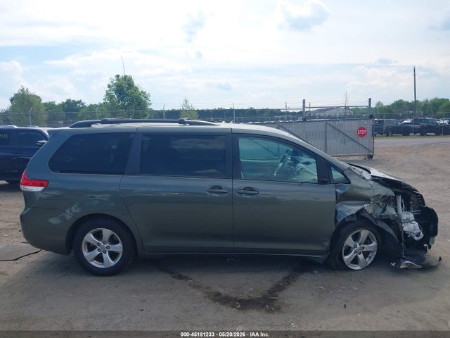 Toyota Sienna Le V6 8 Passenger