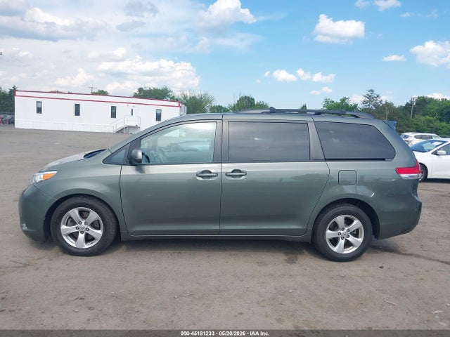 Toyota Sienna Le V6 8 Passenger