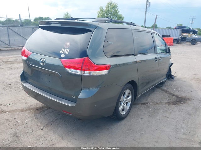 Toyota Sienna Le V6 8 Passenger