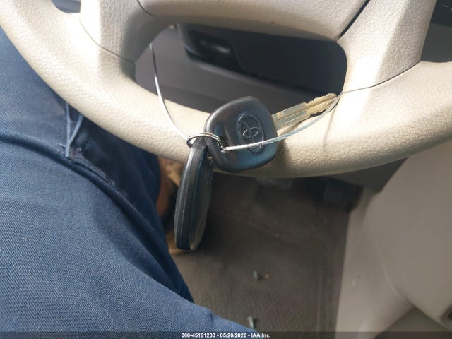 Toyota Sienna Le V6 8 Passenger