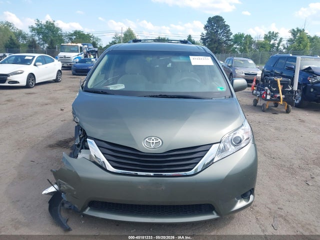 Toyota Sienna Le V6 8 Passenger