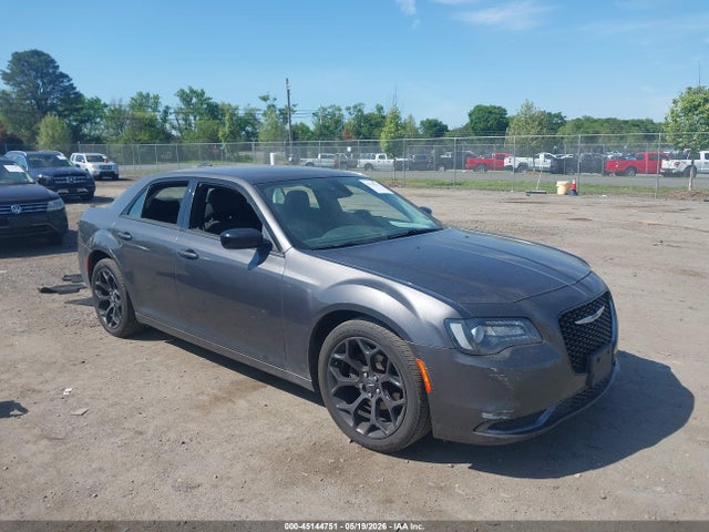 Salvage Chrysler 300 Image