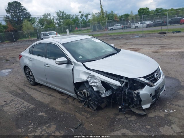 Salvage Nissan Altima Image