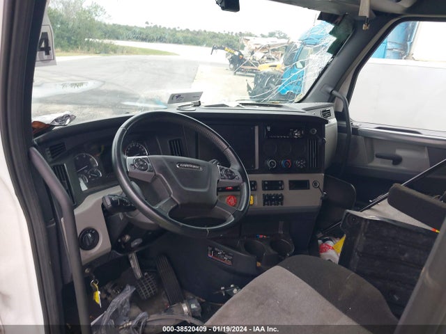 Freightliner Cascadia 126