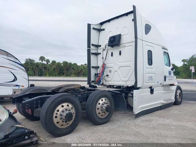 Freightliner Cascadia 126