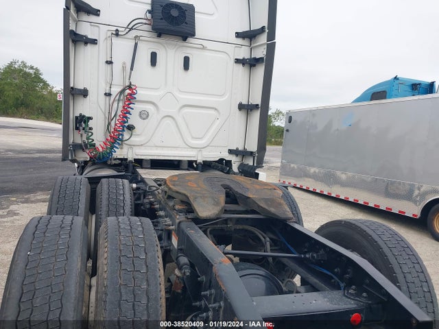 Freightliner Cascadia 126