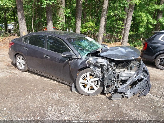 Salvage Nissan Altima Image