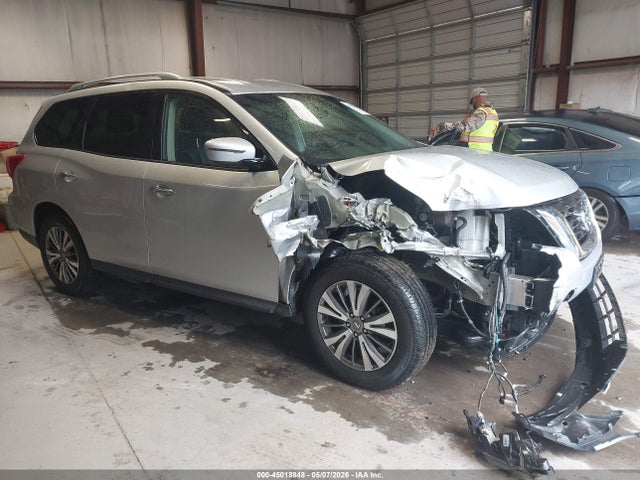 Salvage Nissan Pathfinder Image
