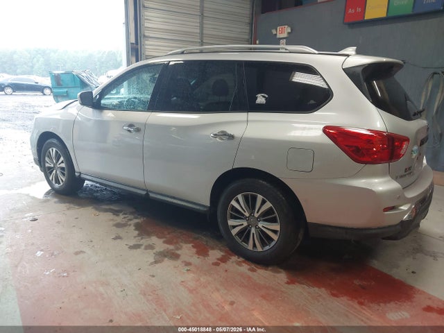 Nissan Pathfinder Sv