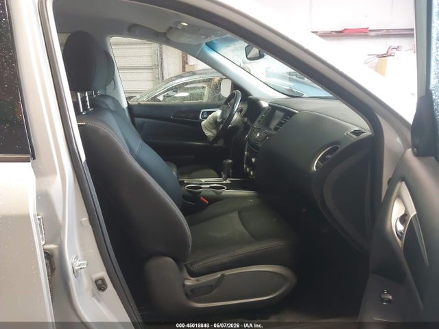 Nissan Pathfinder Sv