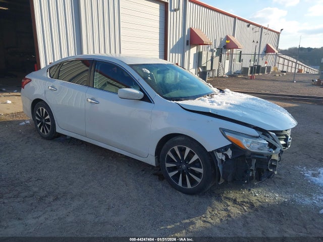 Salvage Nissan Altima Image