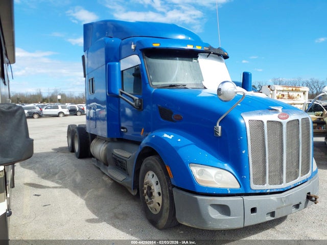 Salvage Peterbilt 579 Image
