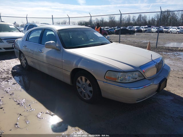Salvage Lincoln Towncar Image
