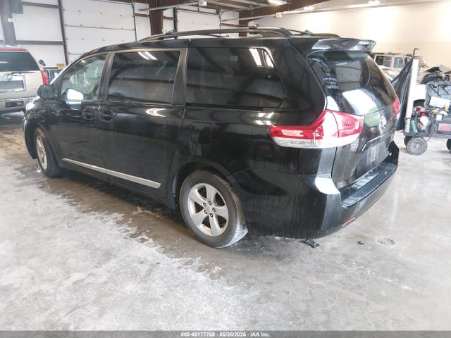 Toyota Sienna Le V6