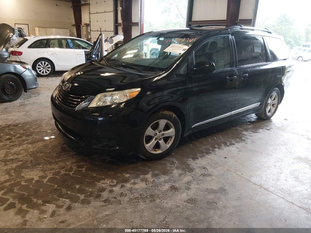 Toyota Sienna Le V6