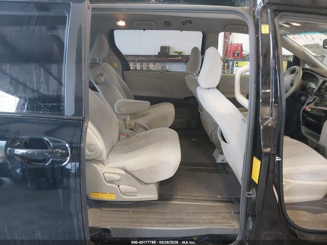 Toyota Sienna Le V6