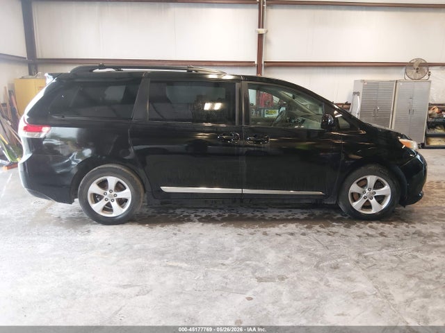 Toyota Sienna Le V6