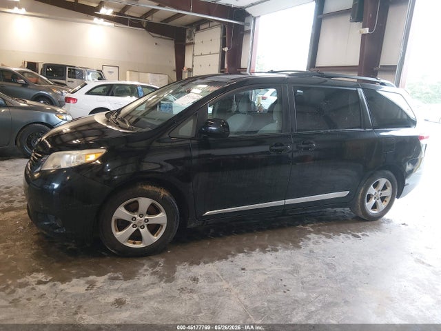 Toyota Sienna Le V6