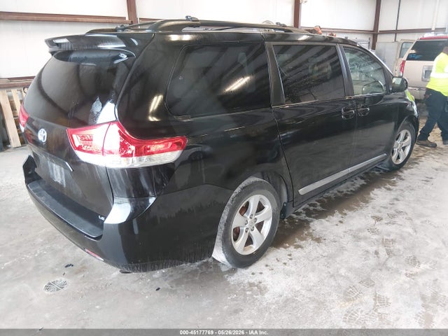 Toyota Sienna Le V6