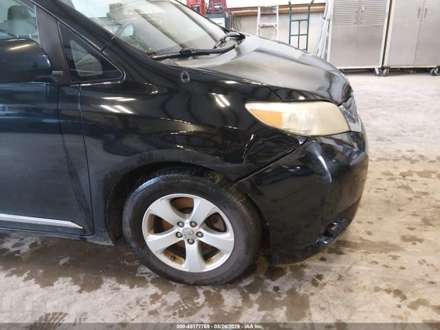 Toyota Sienna Le V6
