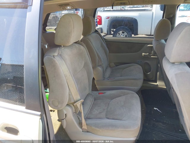 Toyota Sienna Le