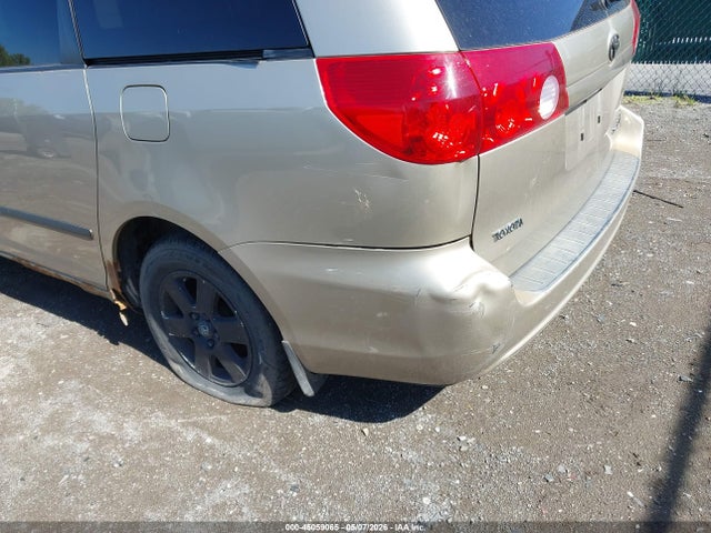Toyota Sienna Le