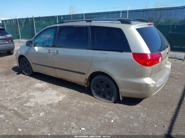 Toyota Sienna Le