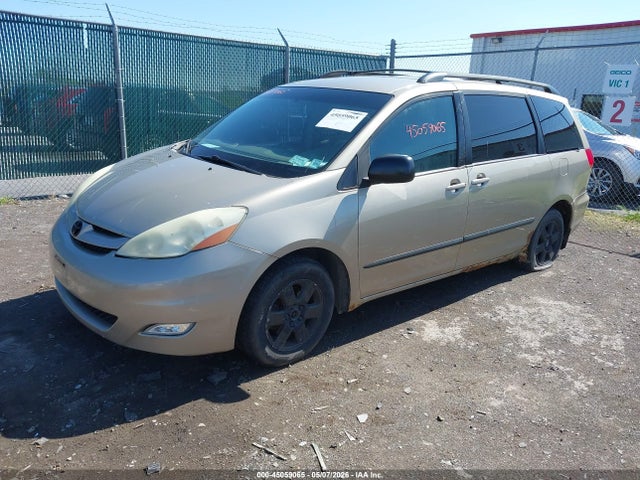 Toyota Sienna Le