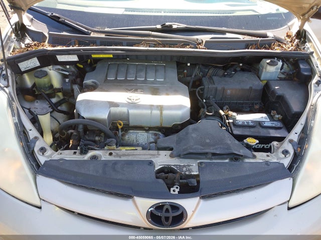 Toyota Sienna Le