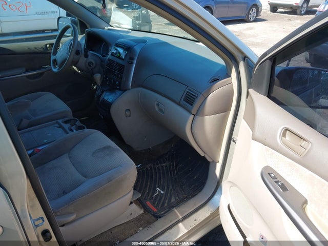 Toyota Sienna Le