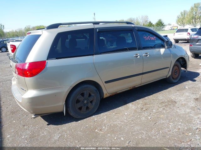 Toyota Sienna Le