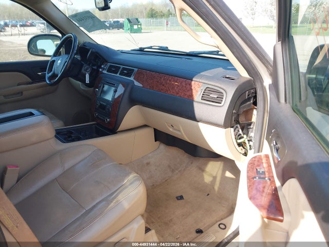 Chevrolet Suburban 1500 Ltz